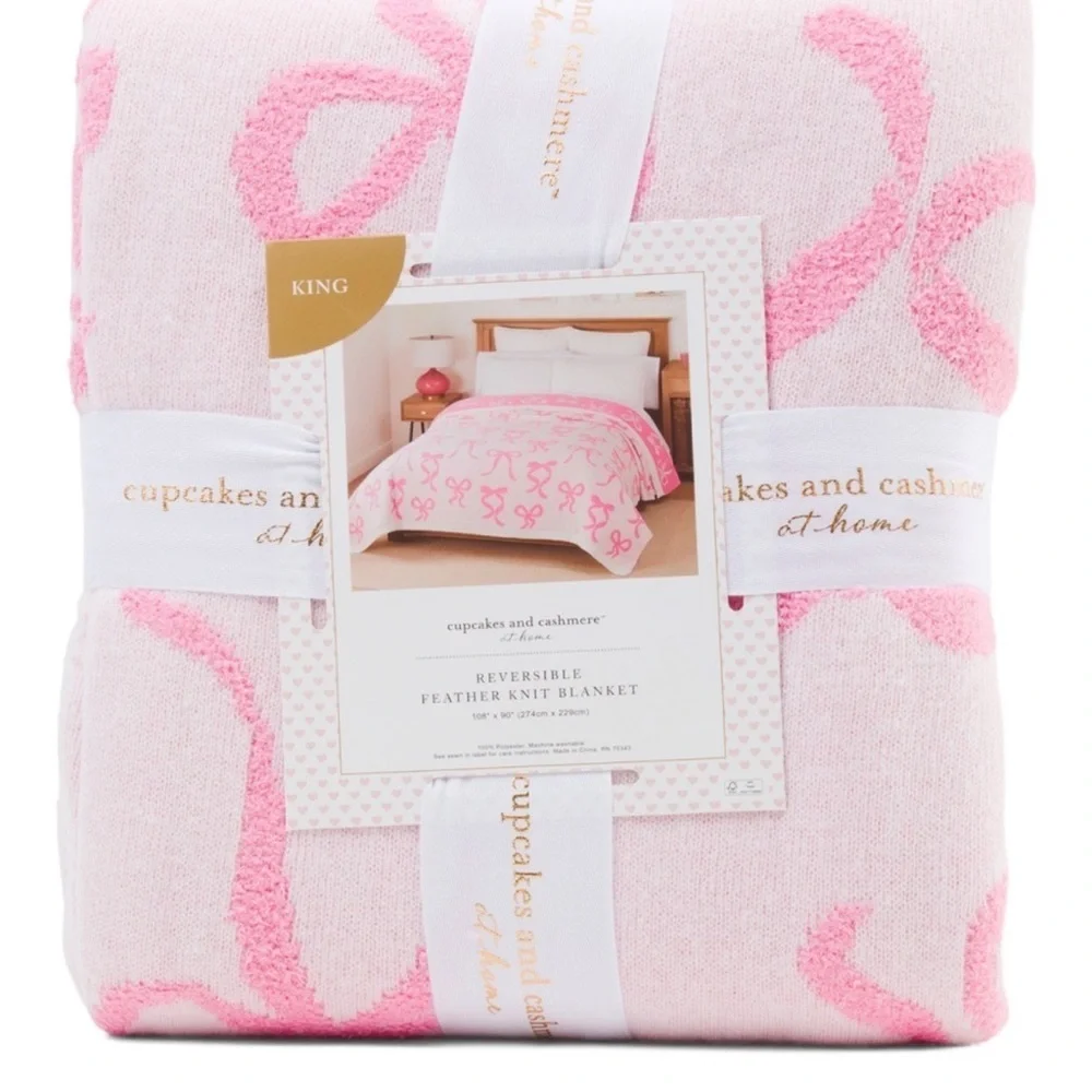- Cupcakes and cashmere pink ribbon/bow, king size reversible, knit blanket 🎀🎀🎀